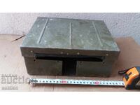 CUTIE MILITARĂ VECHE - FIER MASIV