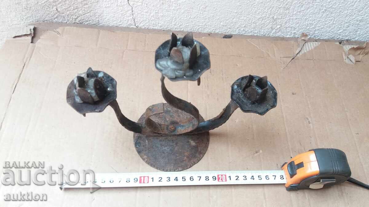 Auction  CANDLESTICK - METAL