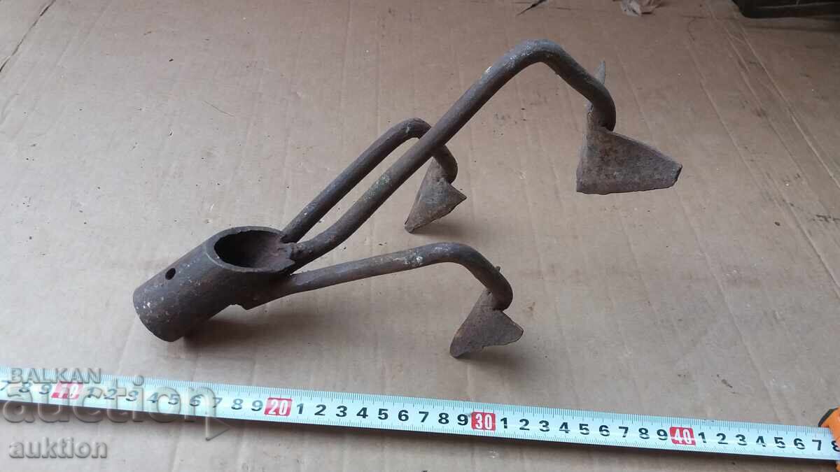 Παράδοση Παλιά, στιβαρή γεωργική λεπίδα - τσάπα