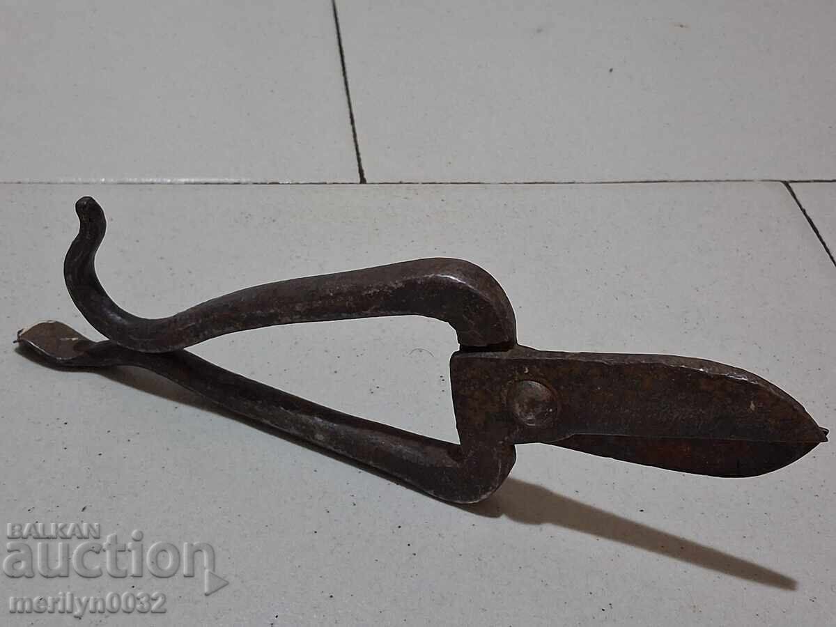 Παράδοση Παλιό σφυρήλατο ψαλίδι μαχαίρι από σφυρήλατο σίδερο