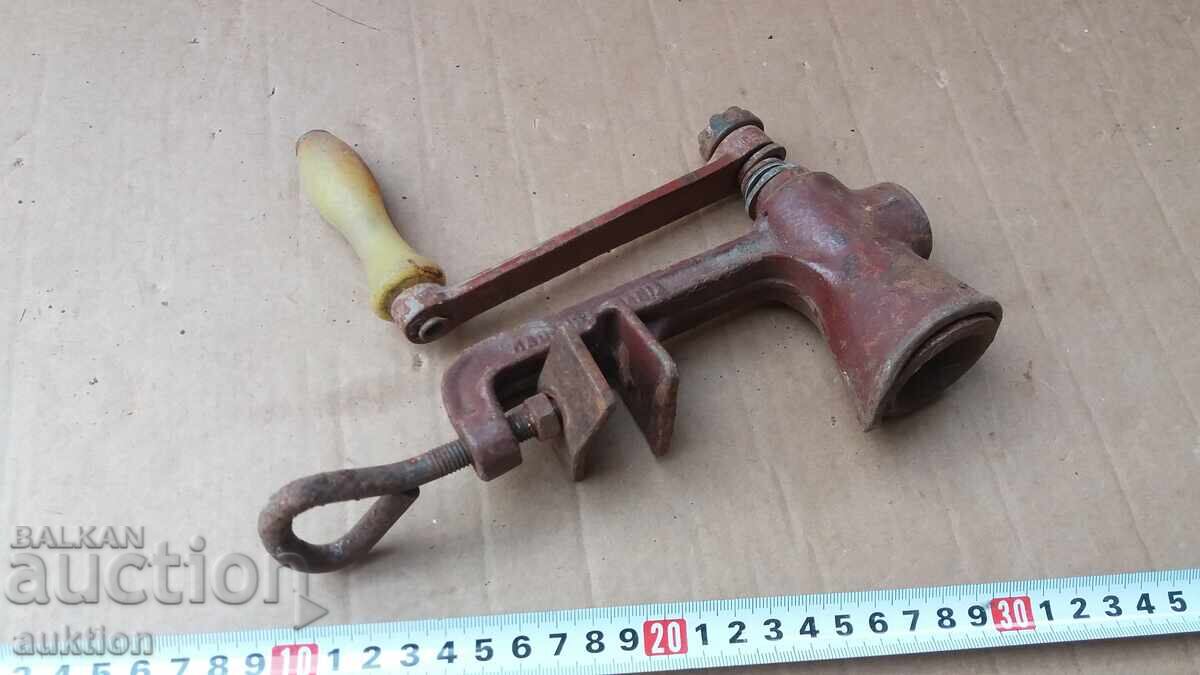 OLD SMALL PEPPER GRINDER - SOLID CAST IRON with price 7.99 BGN | € 4.09