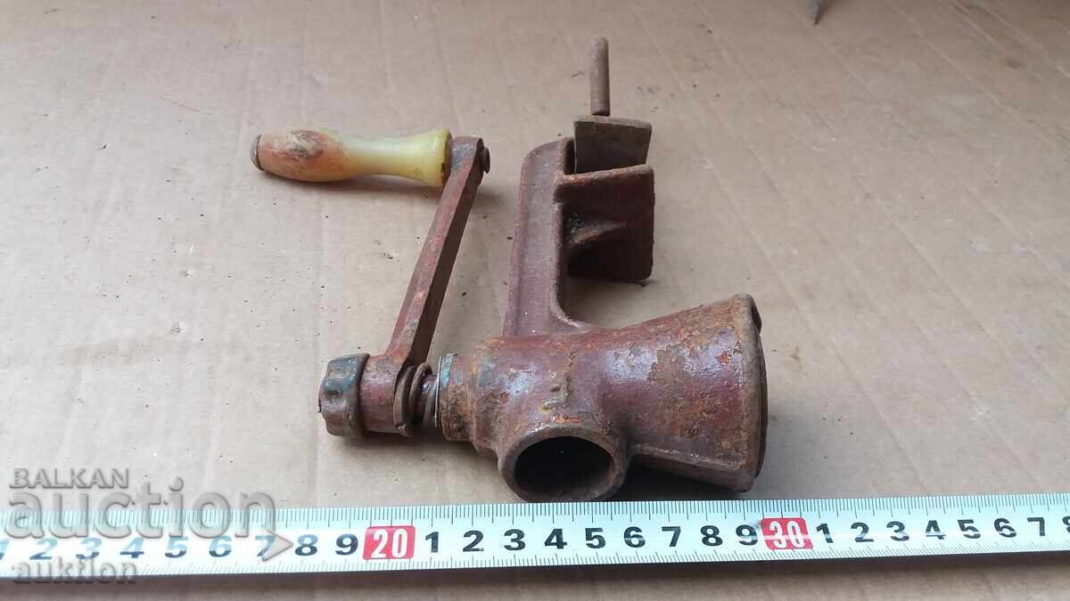 OLD SMALL PEPPER GRINDER - SOLID CAST IRON - 5