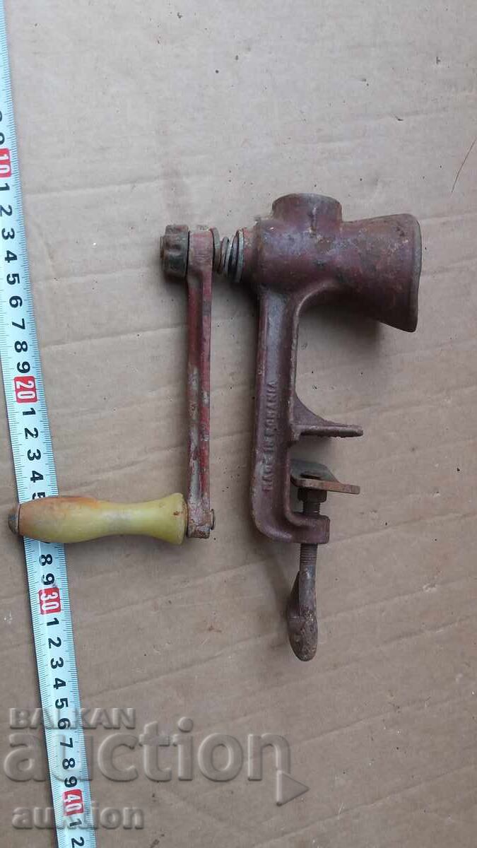 OLD SMALL PEPPER GRINDER - SOLID CAST IRON