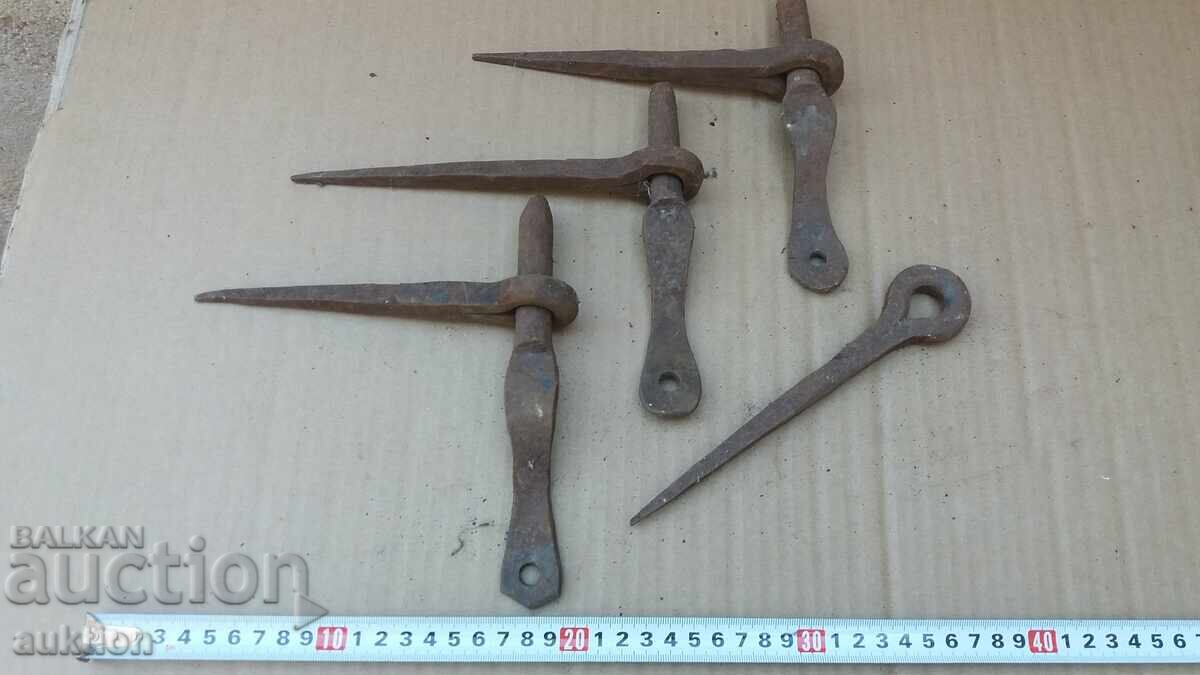 SET BALAMALE DE UȘĂ RENASCENTISTE DIN FIER FORJAT cu preț 14.99 BGN | € 7.66 SET BALAMALE DE UȘĂ RENASCENTISTE DIN FIER FORJAT cu preț 14.99 BGN | € 7.66