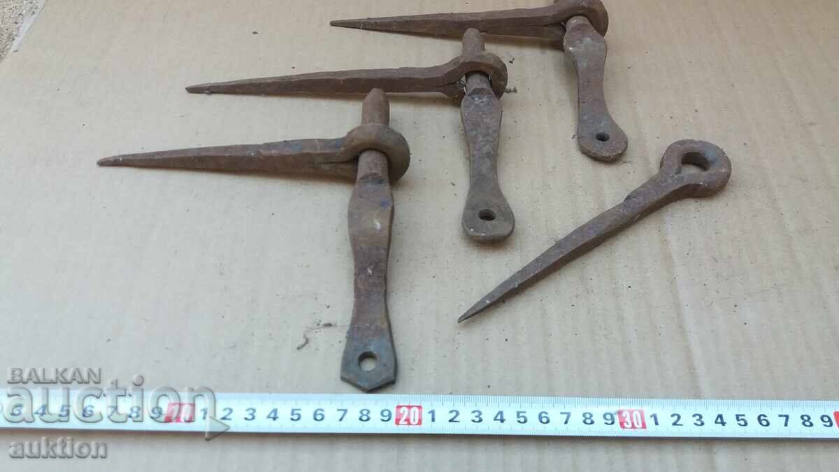 Licitație SET BALAMALE DE UȘĂ RENASCENTISTE DIN FIER FORJAT Licitație SET BALAMALE DE UȘĂ RENASCENTISTE DIN FIER FORJAT