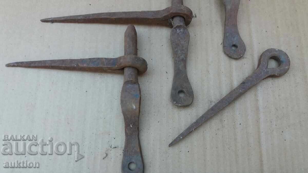 Livrarea SET BALAMALE DE UȘĂ RENASCENTISTE DIN FIER FORJAT Livrarea SET BALAMALE DE UȘĂ RENASCENTISTE DIN FIER FORJAT