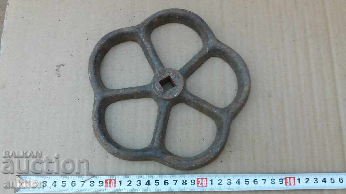 BICICLETĂ VECHE - MACARA - FONTĂ cu preț 6.99 BGN | € 3.57 BICICLETĂ VECHE - MACARA - FONTĂ cu preț 6.99 BGN | € 3.57