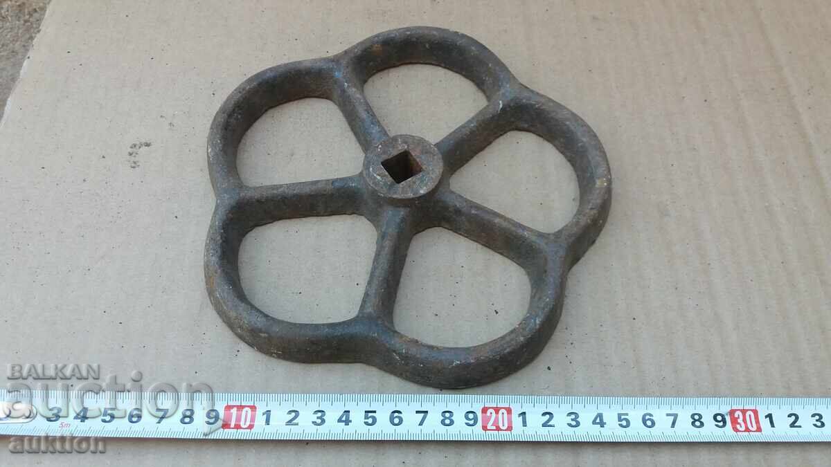 Licitație BICICLETĂ VECHE - MACARA - FONTĂ Licitație BICICLETĂ VECHE - MACARA - FONTĂ