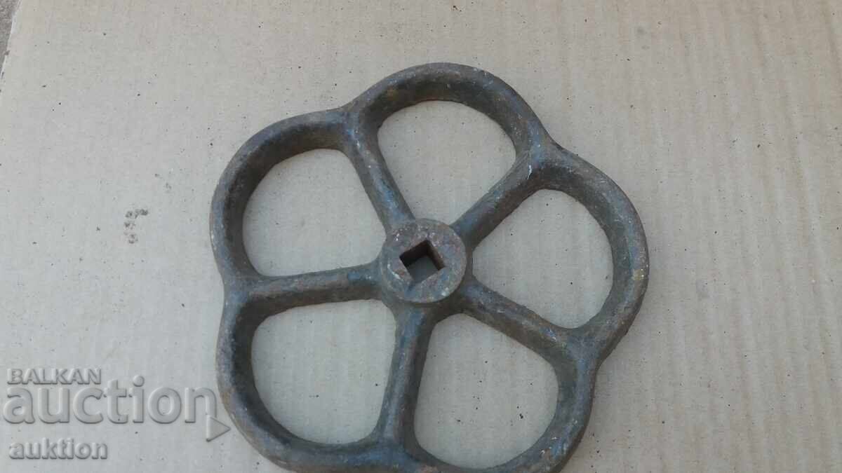 Livrarea BICICLETĂ VECHE - MACARA - FONTĂ Livrarea BICICLETĂ VECHE - MACARA - FONTĂ