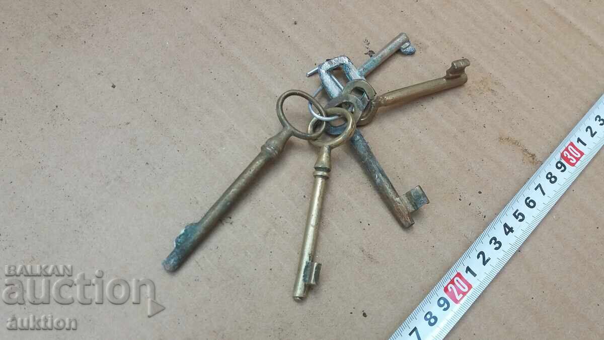 Παράδοση Παρτίδα τριών παλαιών κλειδιών - Αναγέννηση Παράδοση Παρτίδα τριών παλαιών κλειδιών - Αναγέννηση