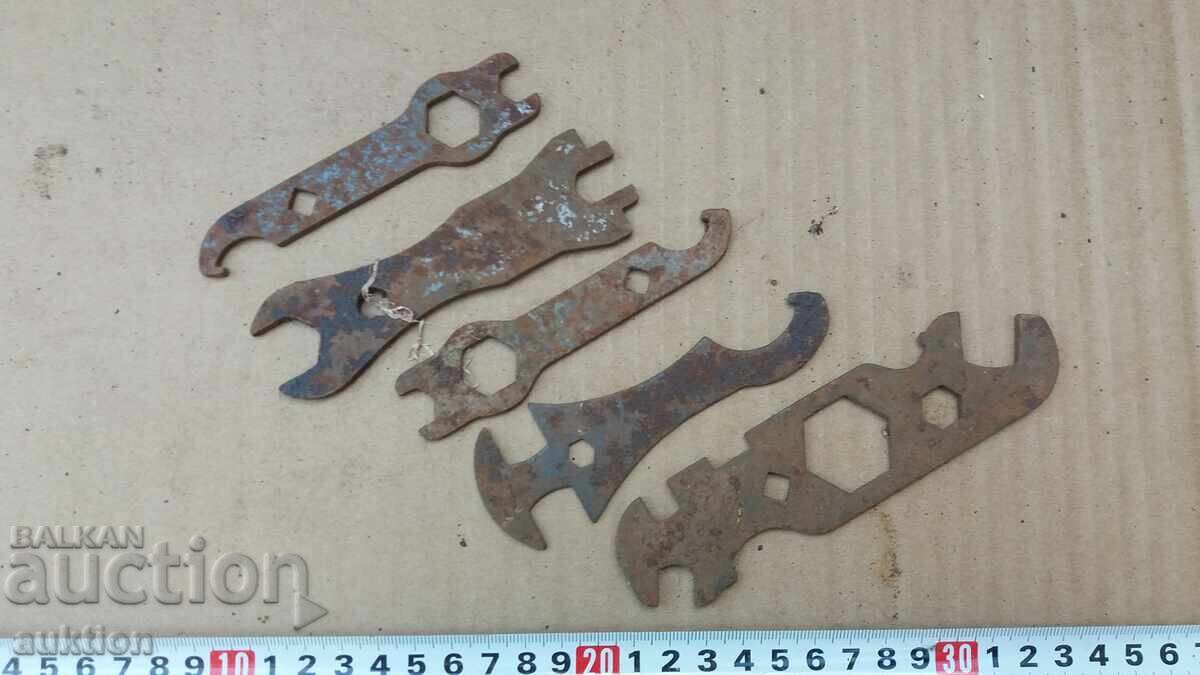 LOT CHEI DE LA BICICLETĂ VECHE - SET cu preț 2.99 BGN | € 1.53
