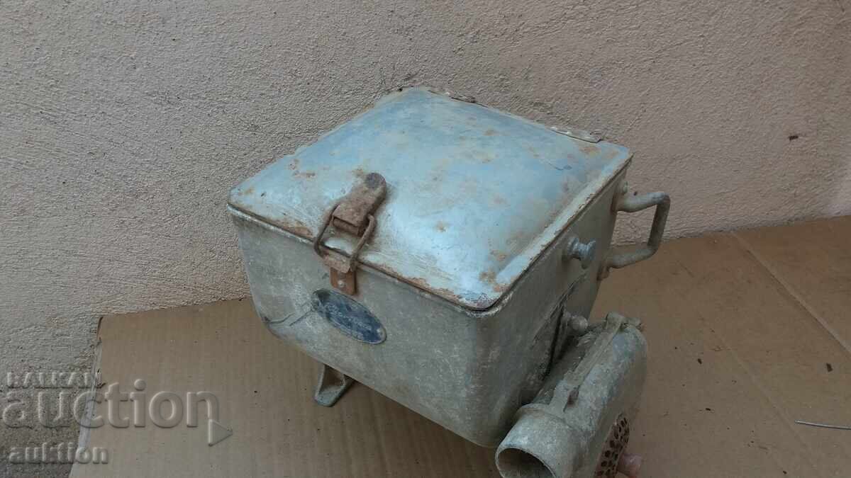 OLD ITALIAN SULFUR SPRAYER FOR VINEYARDS with price 49.99 BGN | € 25.56 OLD ITALIAN SULFUR SPRAYER FOR VINEYARDS with price 49.99 BGN | € 25.56