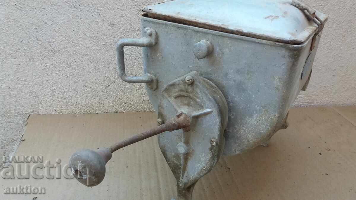 Delivery of OLD ITALIAN SULFUR SPRAYER FOR VINEYARDS Delivery of OLD ITALIAN SULFUR SPRAYER FOR VINEYARDS