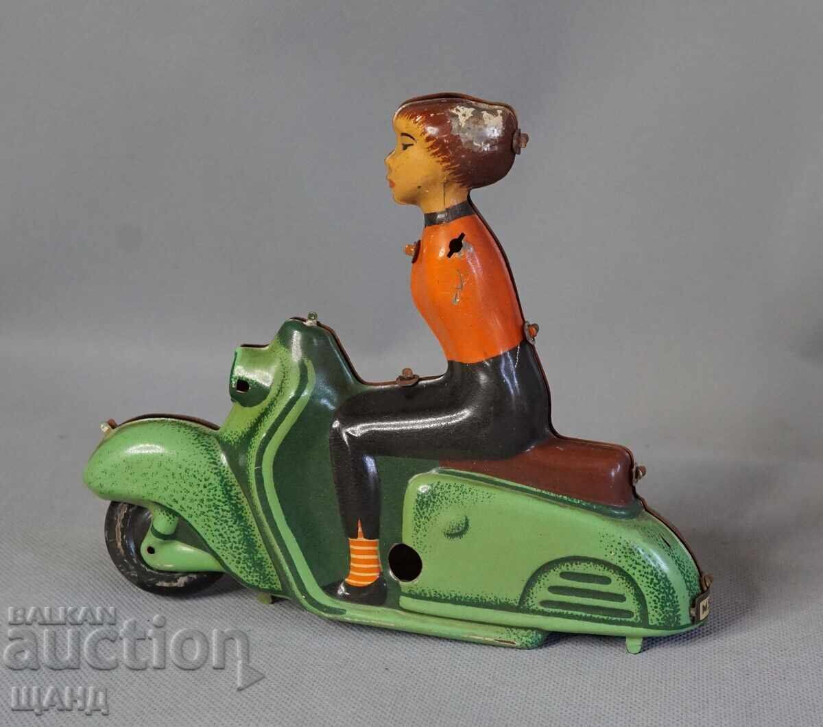 Веспа Стара Немска метална механична играчка модел мотор