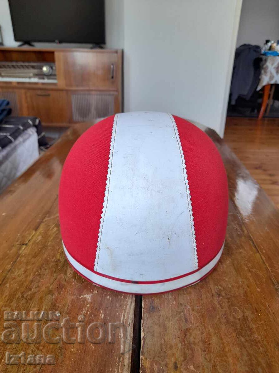 Casca veche de motociclist