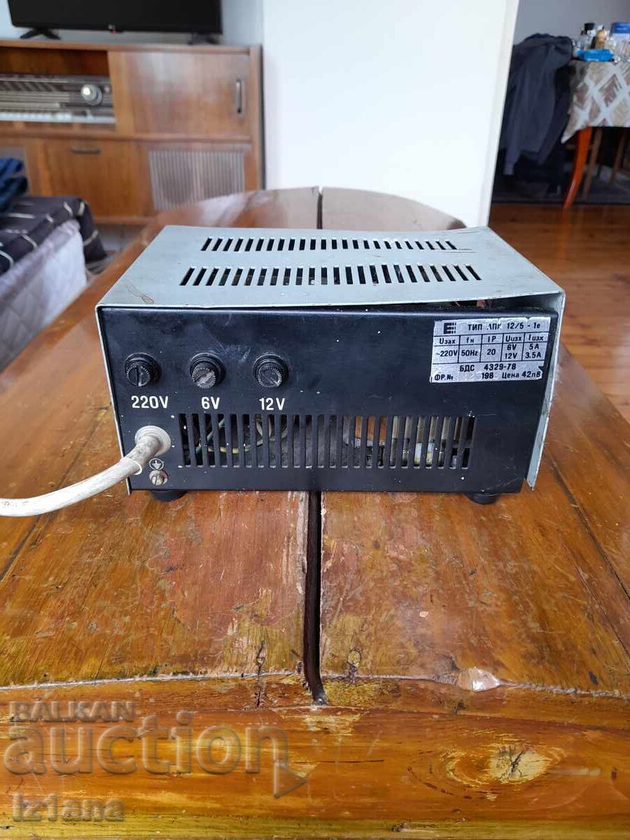 Licitație Încărcător de baterie vechi