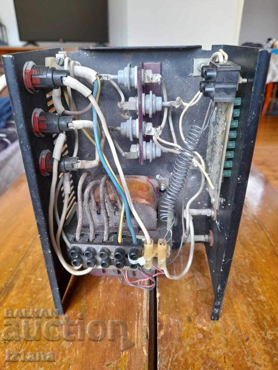 Încărcător de baterie vechi - 7