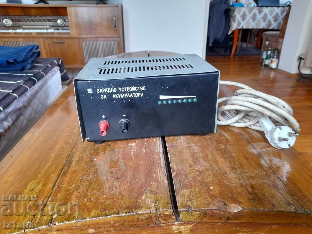 Încărcător de baterie vechi