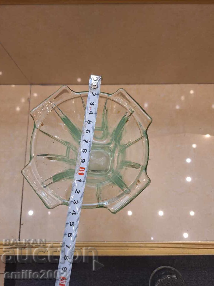 Auction Glass vase retro social Auction Glass vase retro social