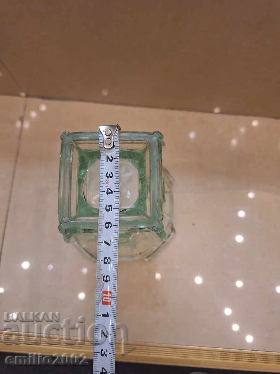 Delivery of Glass vase retro social Delivery of Glass vase retro social