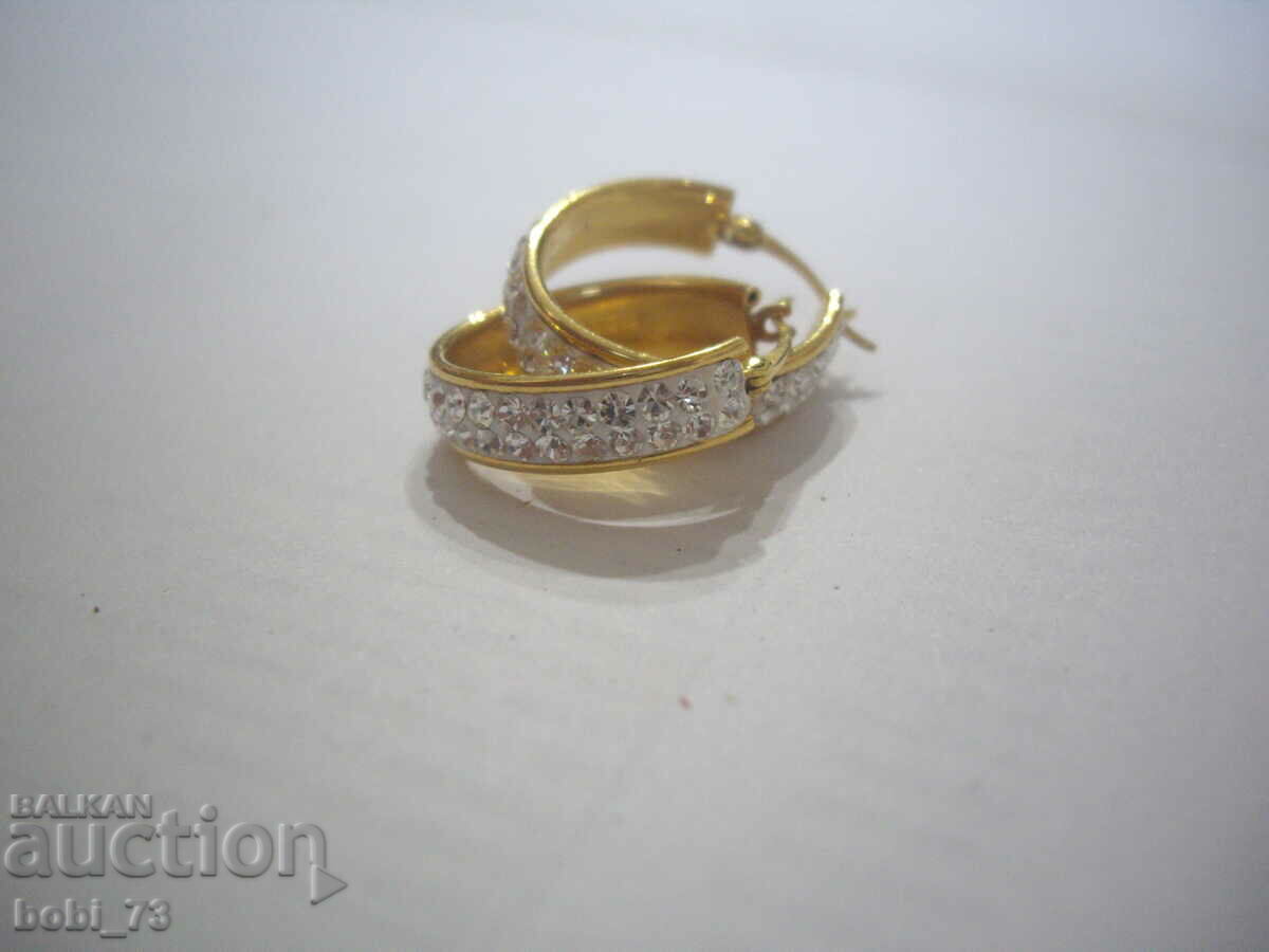 Ασημένια σκουλαρίκια με επιχρύσωση 9 καρατίων και διαμάντια. με τιμή 40.00 BGN | € 20.45