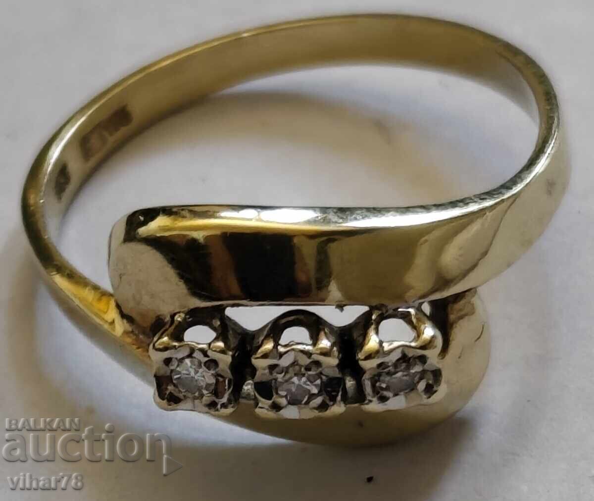 GOLD RING 8 KARAT WITH THREE DIAMONDS - 7