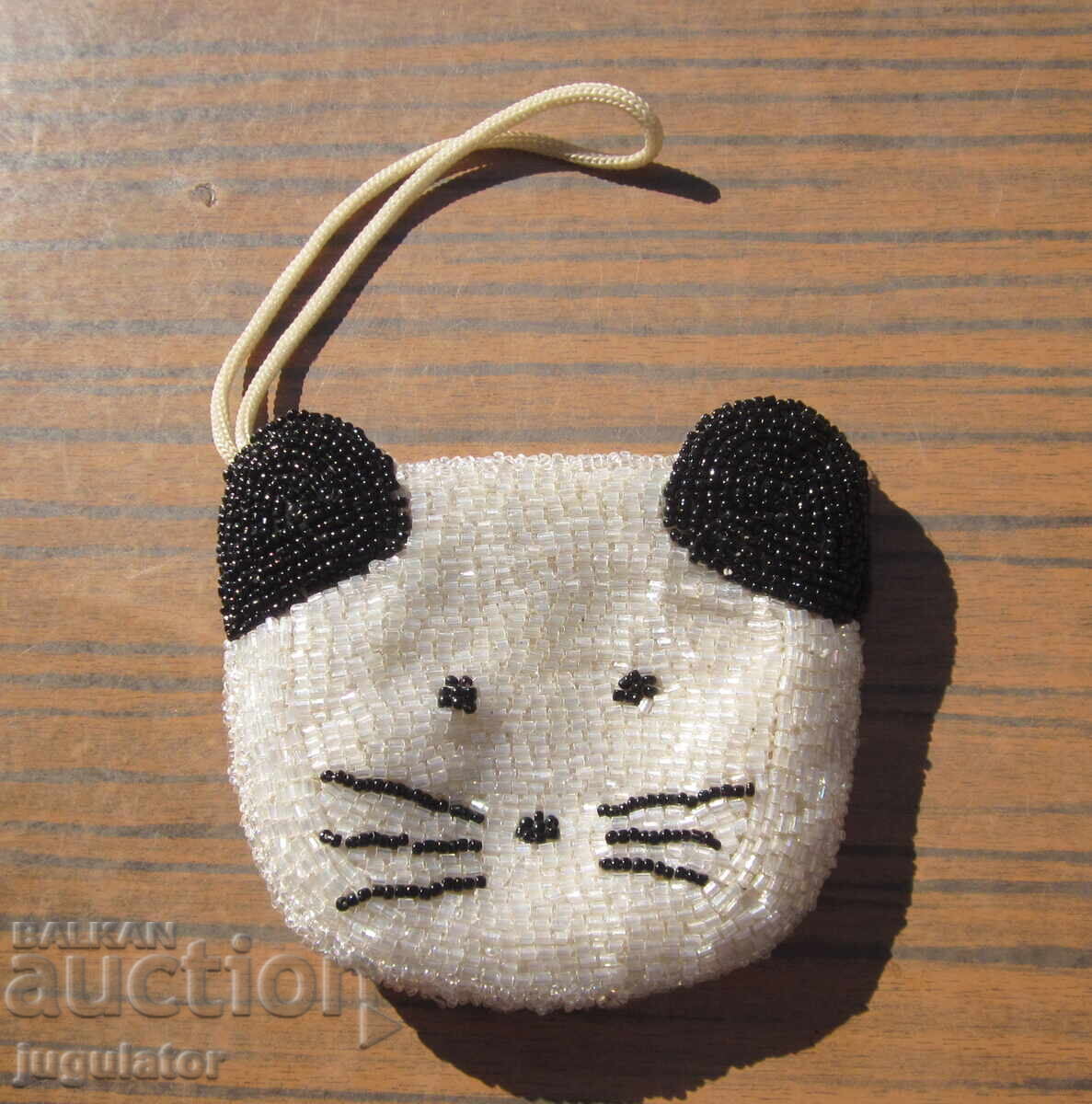 Delivery of Old wallet cat cat embroidered with glass beads Delivery of Old wallet cat cat embroidered with glass beads