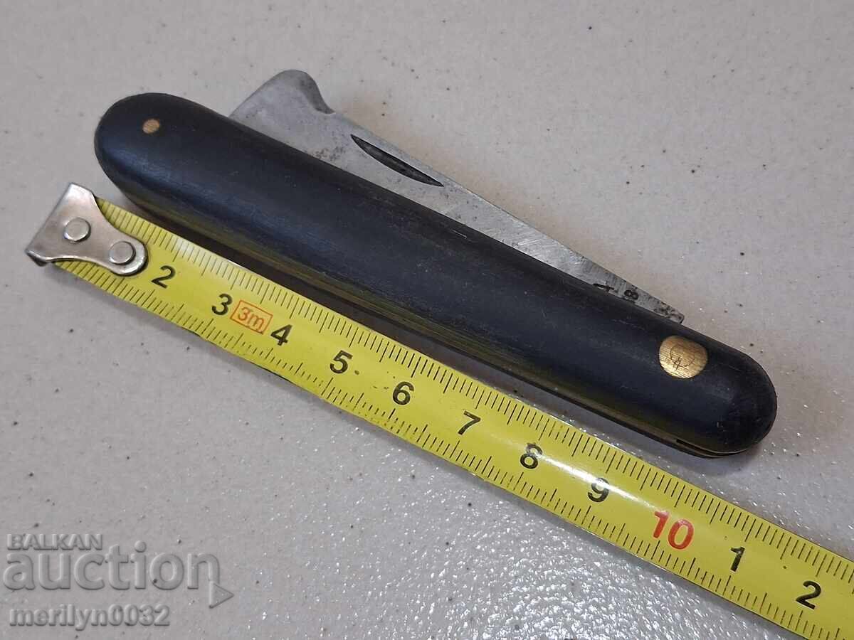 Παράδοση Παλιό μαχαίρι αμπελουργού με λαβή από βακελίτη με σήμανση