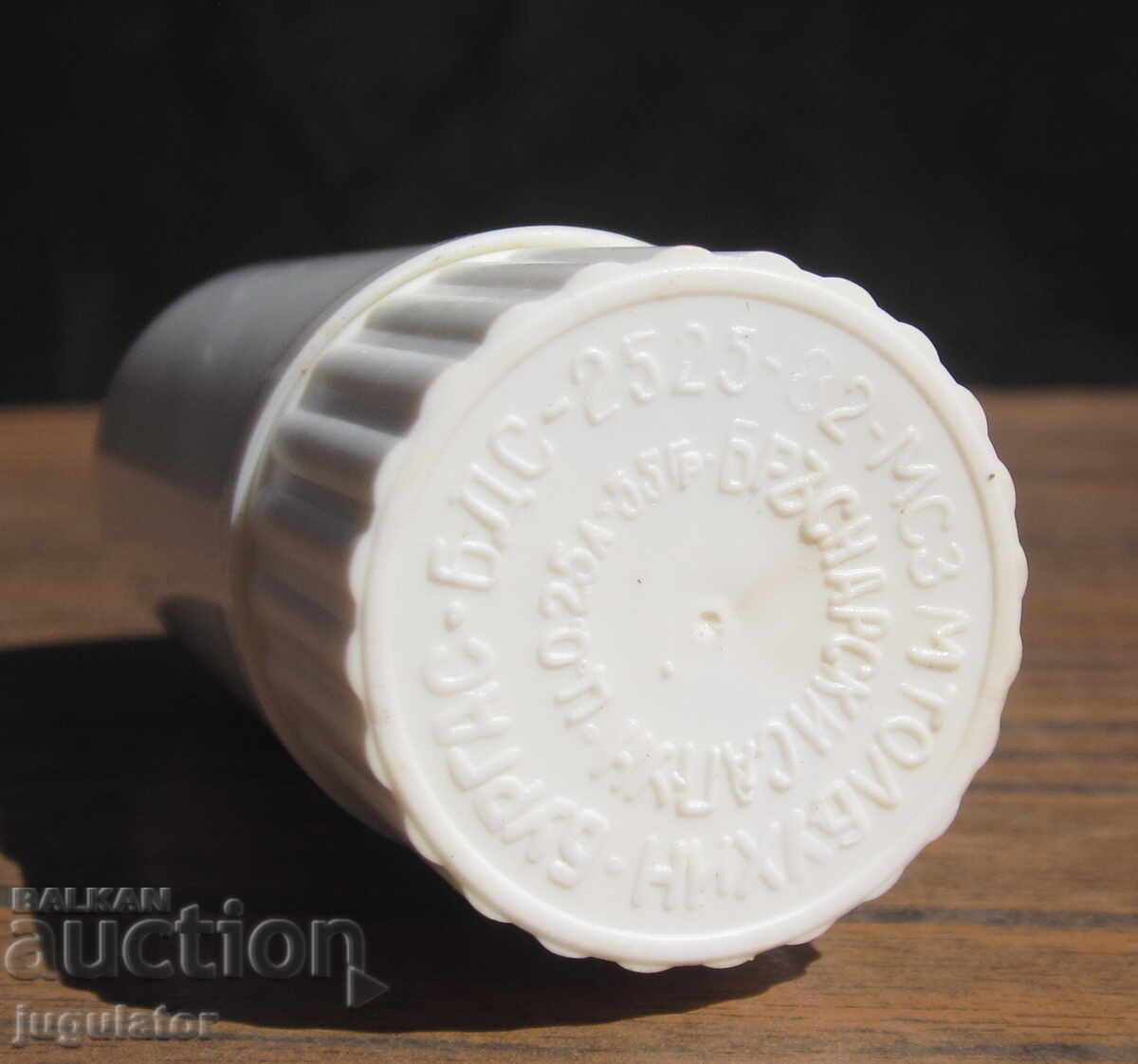 Аукцион стар Български бръснарски сапун за бръснене с кутийка нов Аукцион стар Български бръснарски сапун за бръснене с кутийка нов