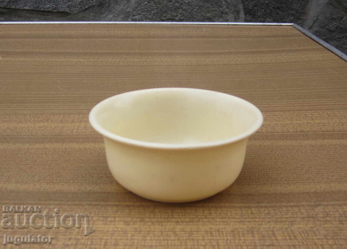 стар Български бакелитен бръснарски тас тасче за бръснене с цена 10.00 лв. | € 5.11 стар Български бакелитен бръснарски тас тасче за бръснене с цена 10.00 лв. | € 5.11