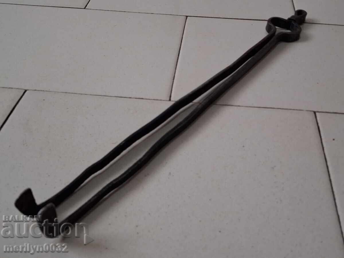 Dilaf vechi, clește, fier forjat pentru cuptor cu preț 35.00 BGN | € 17.90