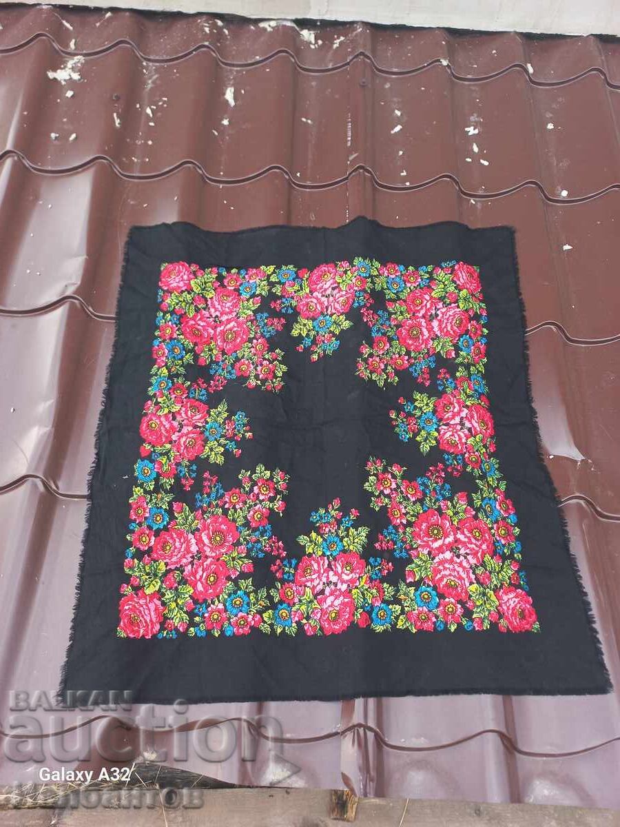 СТАРА КЪРПА ЗА ГЛАВА ЗАБРАДКА НОСИЯ