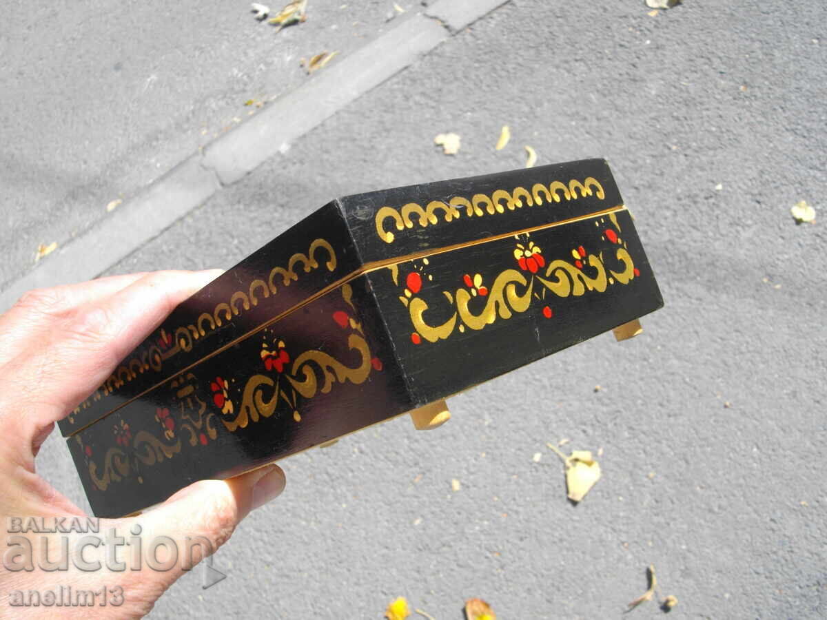Delivery of OLD HAND-PAINTED JEWELRY BOX USSR