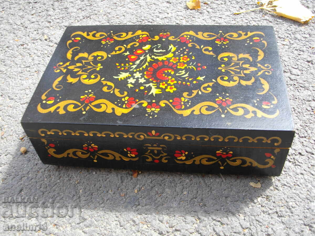 OLD HAND-PAINTED JEWELRY BOX USSR
