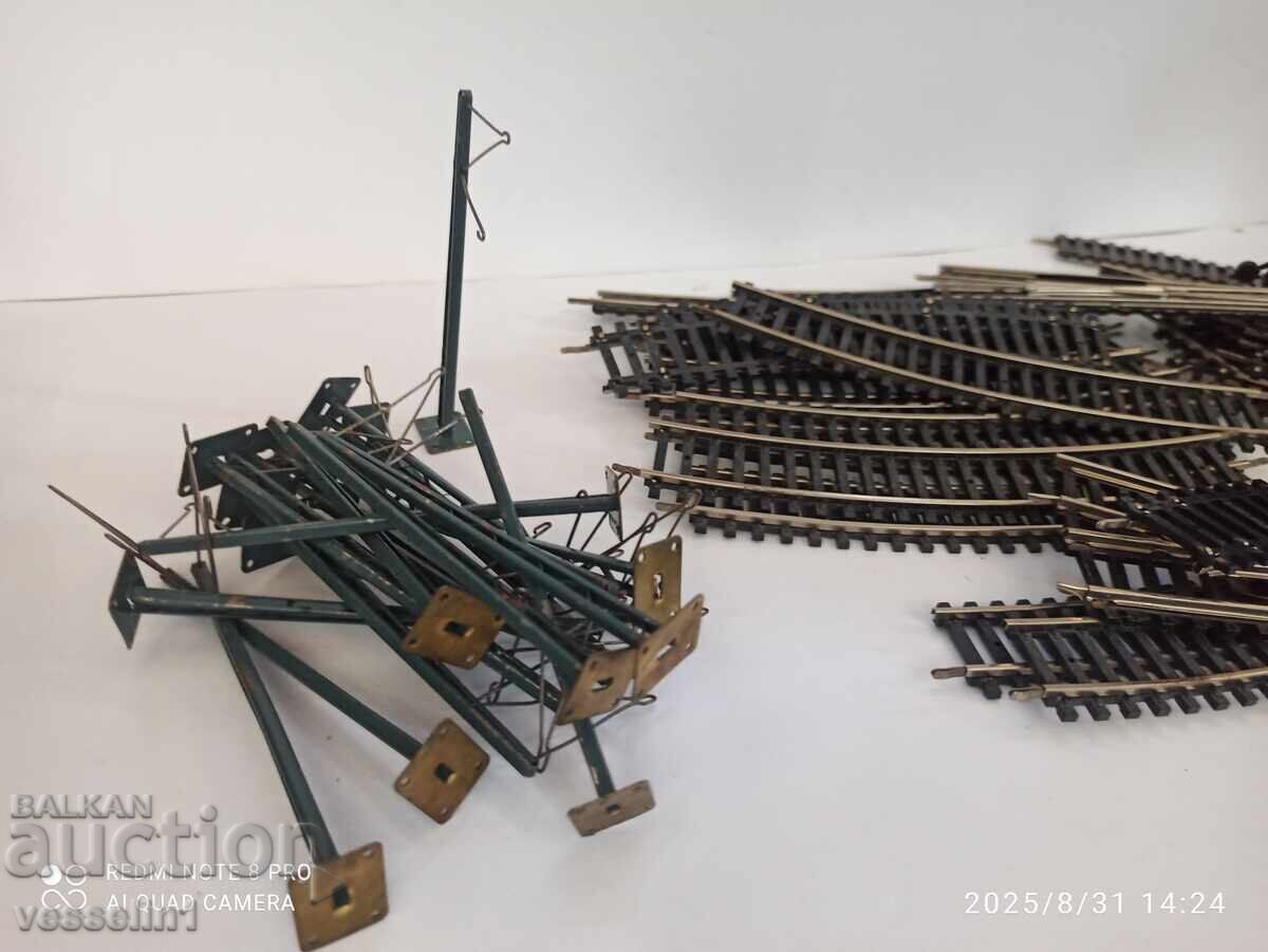 Auction Set of rails and posts 6.5 for train vero piko marklin lima Auction Set of rails and posts 6.5 for train vero piko marklin lima
