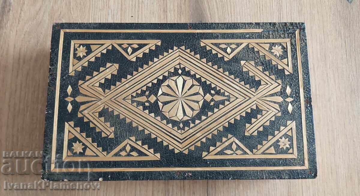 Licitație Cutie din lemn retro pentru colecționari