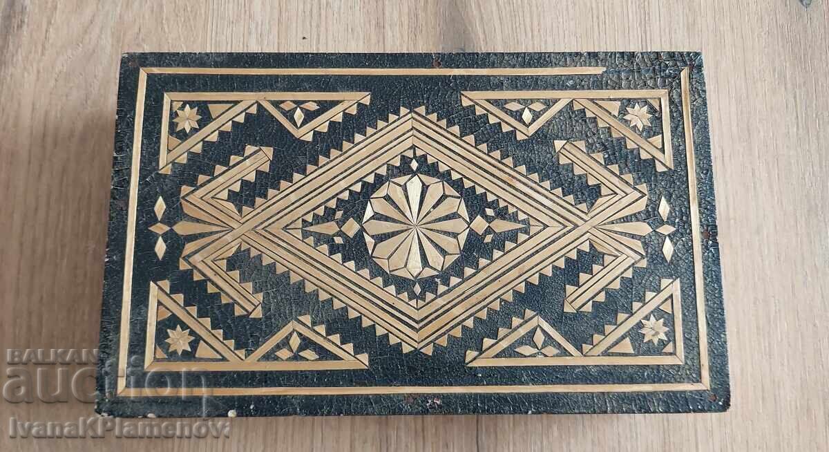 Auction  Wooden retro box for connoisseurs