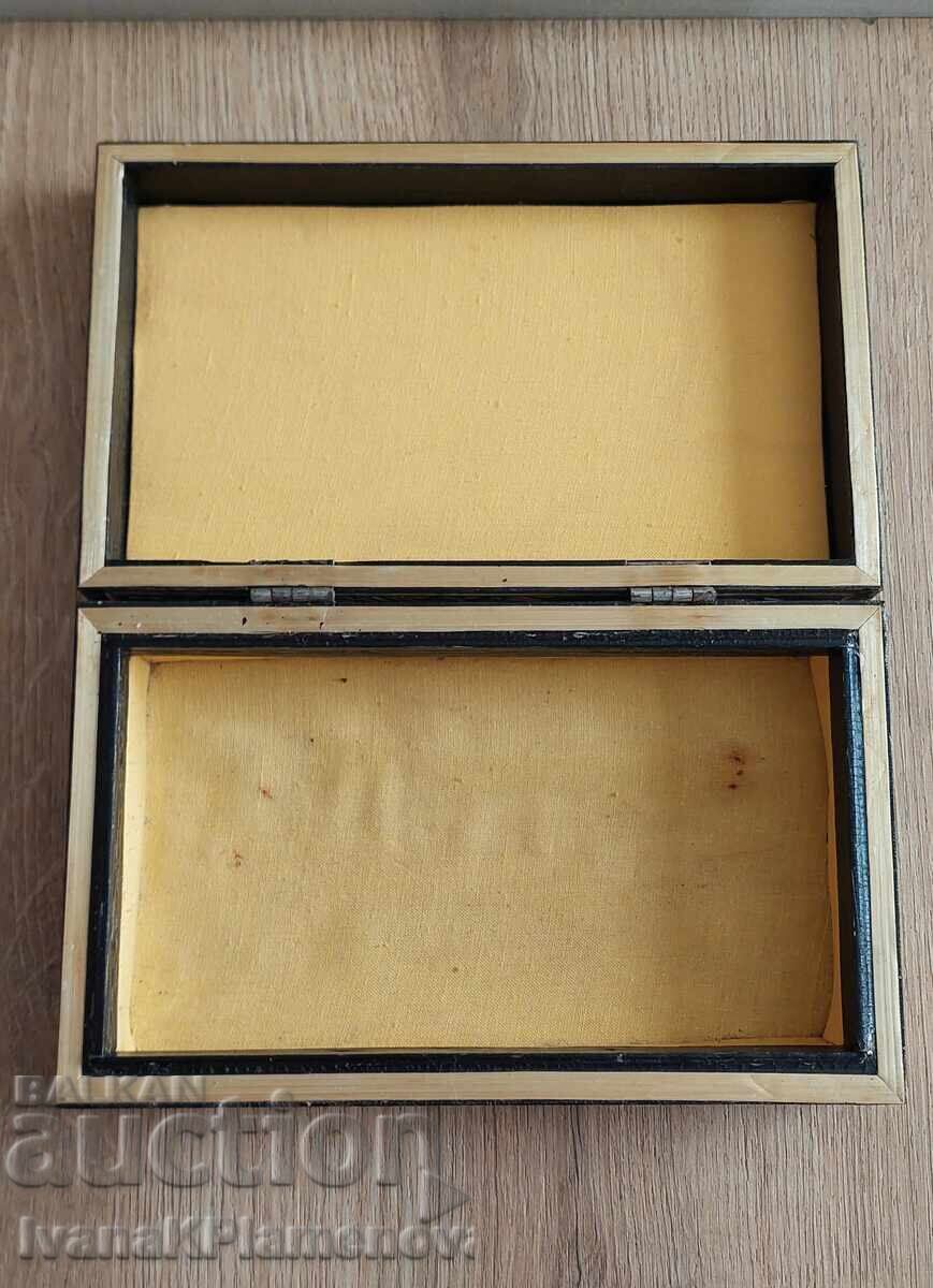 Livrarea Cutie din lemn retro pentru colecționari