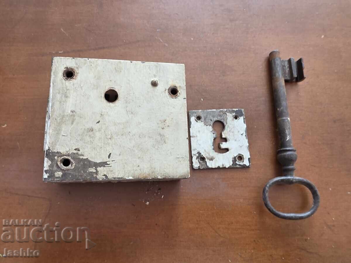 Παλιό λουκέτο με τιμή 29.99 BGN | € 15.33 Παλιό λουκέτο με τιμή 29.99 BGN | € 15.33