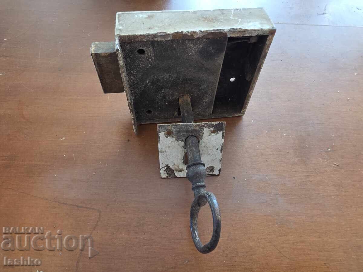 Δημοπρασία Παλιό λουκέτο Δημοπρασία Παλιό λουκέτο