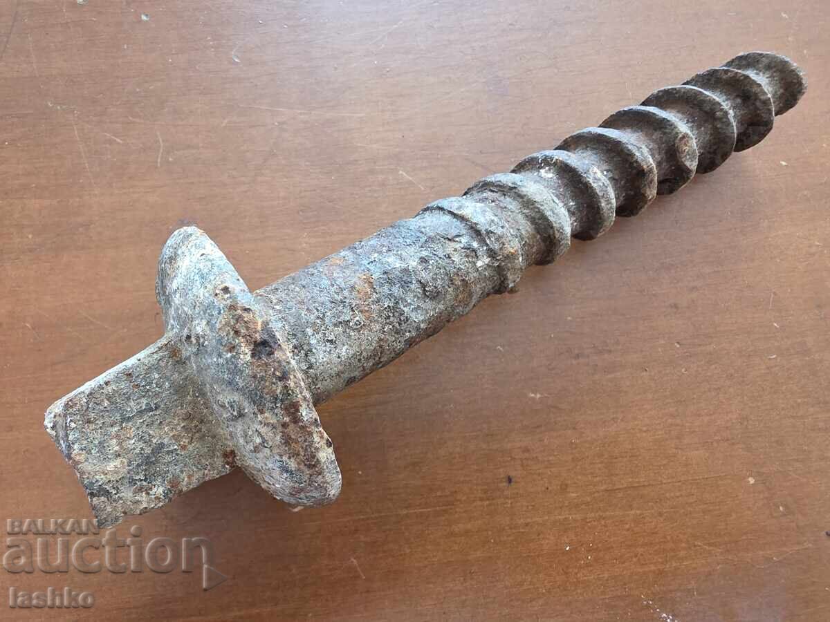 Παλιό σφυρήλατο μπουλόνι με τιμή 19.99 BGN | € 10.22 Παλιό σφυρήλατο μπουλόνι με τιμή 19.99 BGN | € 10.22