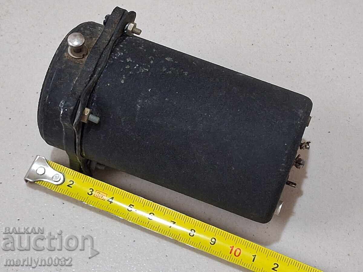 Delivery of Old measuring instrument from a Russian aircraft