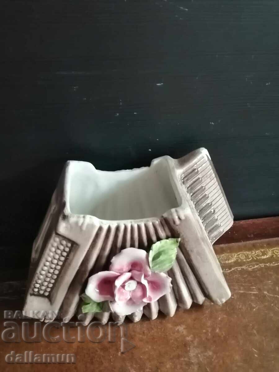 Аукцион стара керамична ваза