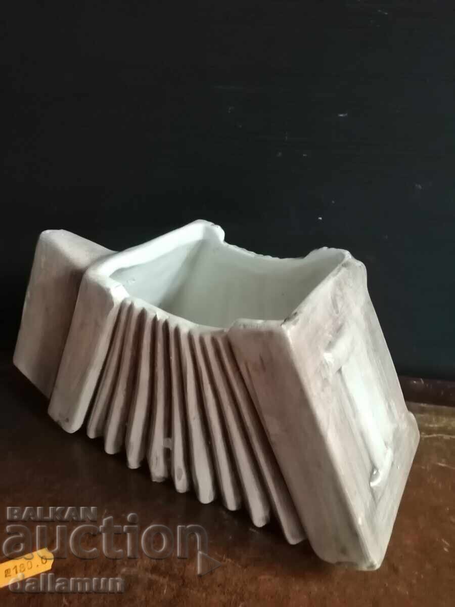 Доставка на стара керамична ваза