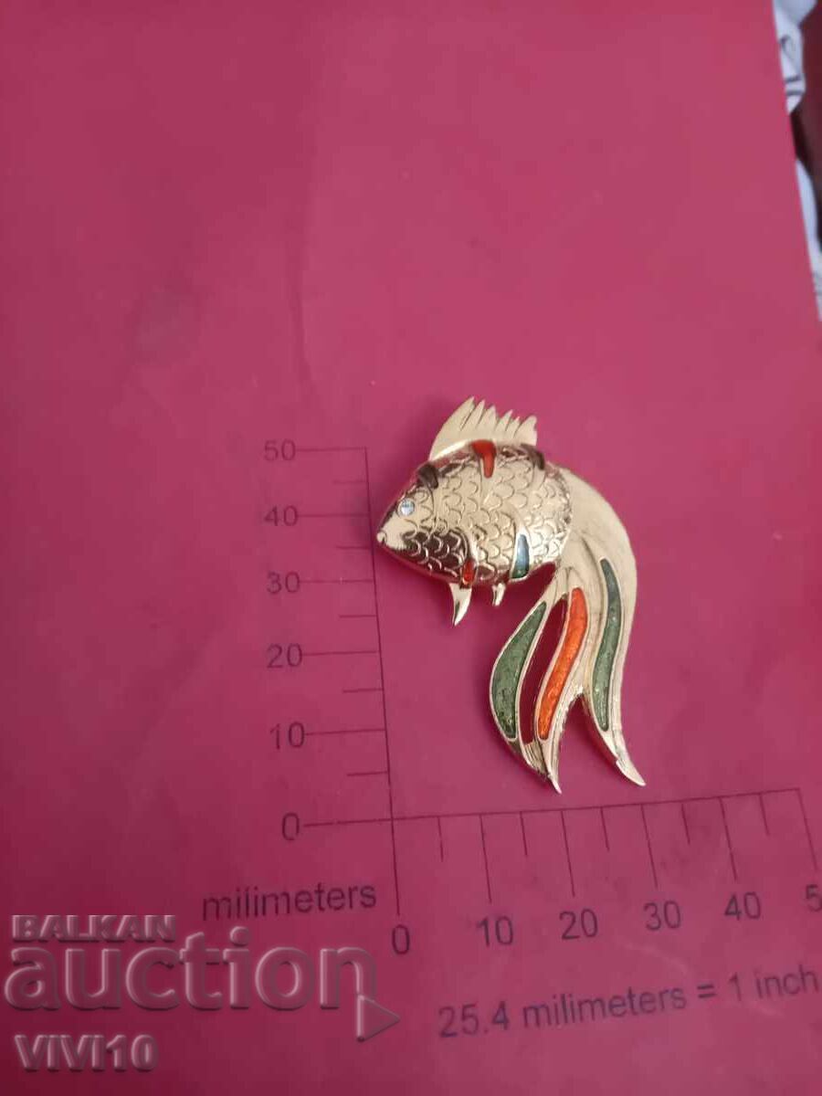 Старинна брошка емаил, риба Старинна брошка емаил, риба