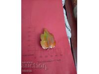 Αρχαία καρφίτσα σμάλτου, φύλλο