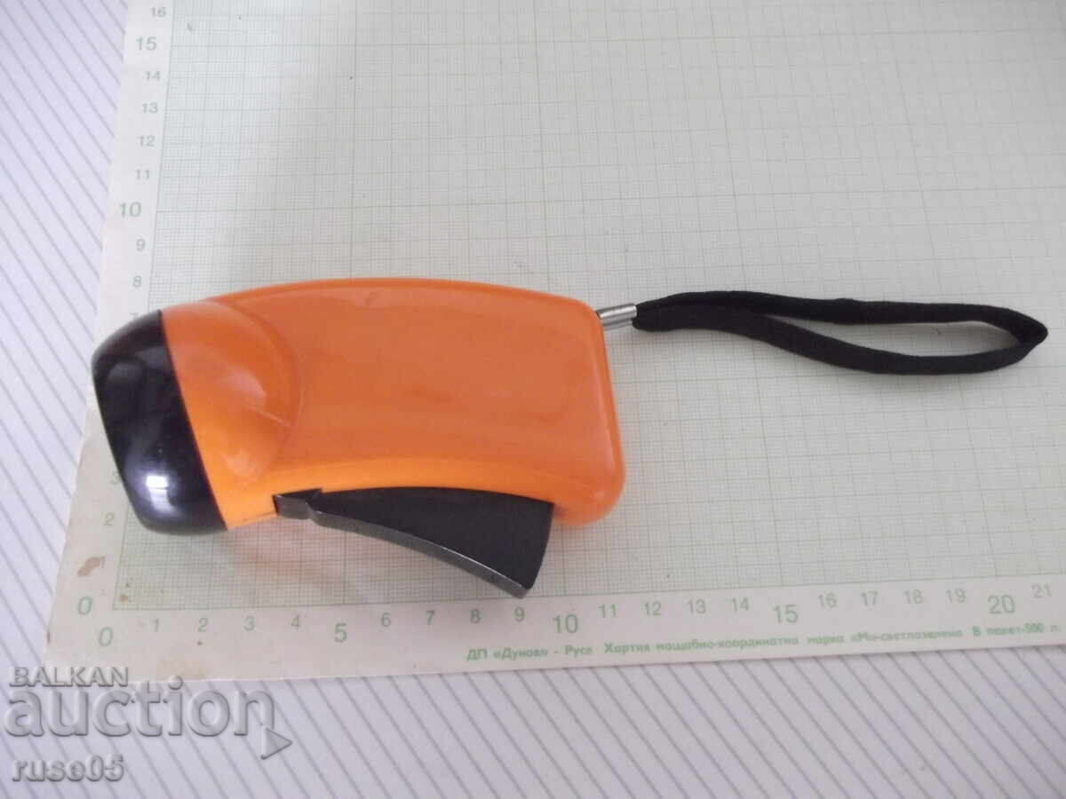 Φανάρι LED με δυναμό που λειτουργεί με τιμή 3.00 BGN | € 1.53