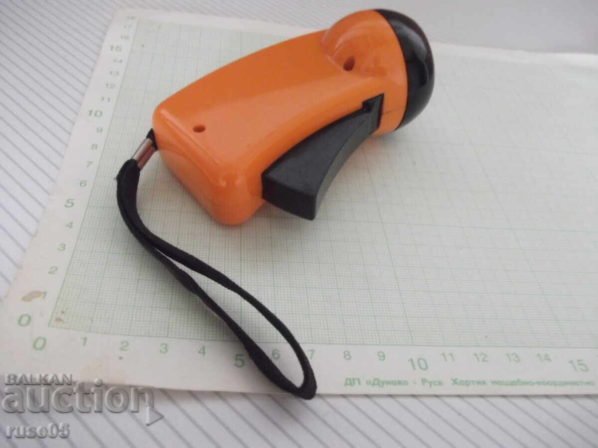 Παράδοση Φανάρι LED με δυναμό που λειτουργεί