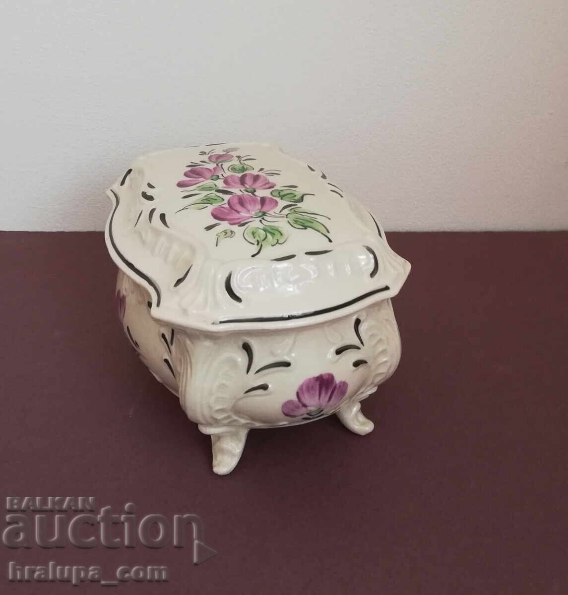 Cutie veche de porțelan bulgăresc cu preț 25.00 BGN | € 12.78
