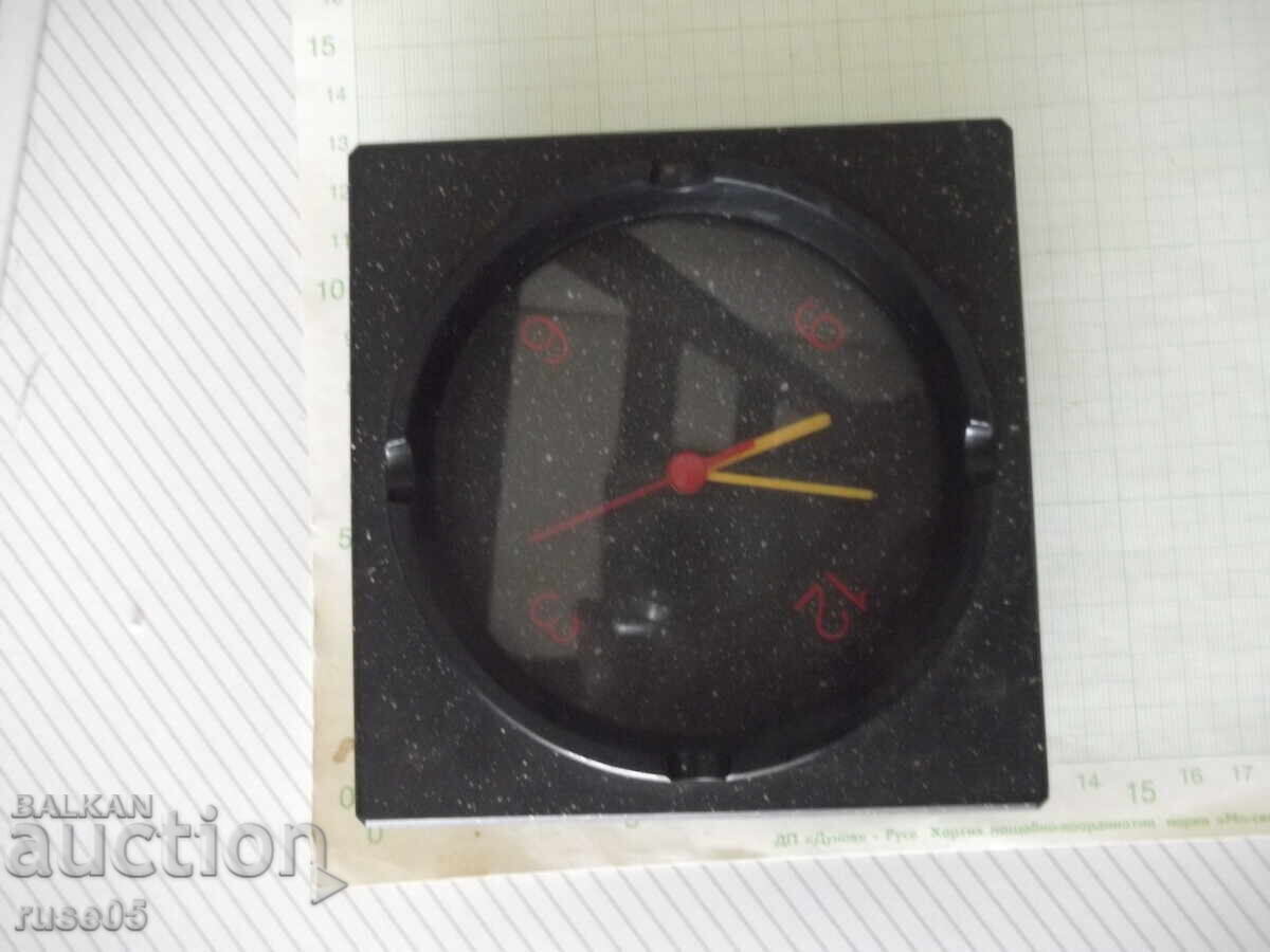 Σταχτοδοχείο-ρολόι με τιμή 15.00 BGN | € 7.67